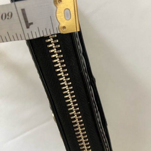 Coach Black signature leather Wallet with Silver Accents zipper around - Picture 11 of 11